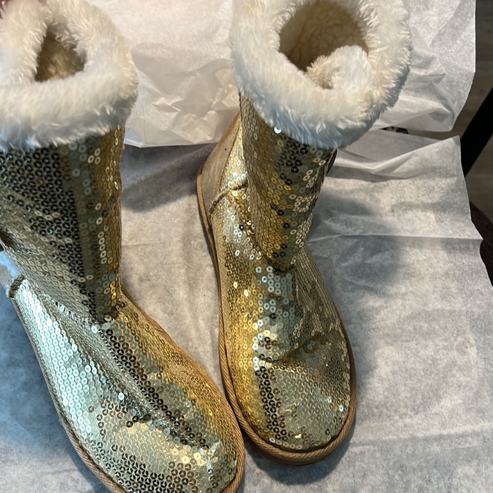 Gold glitter ankle boots